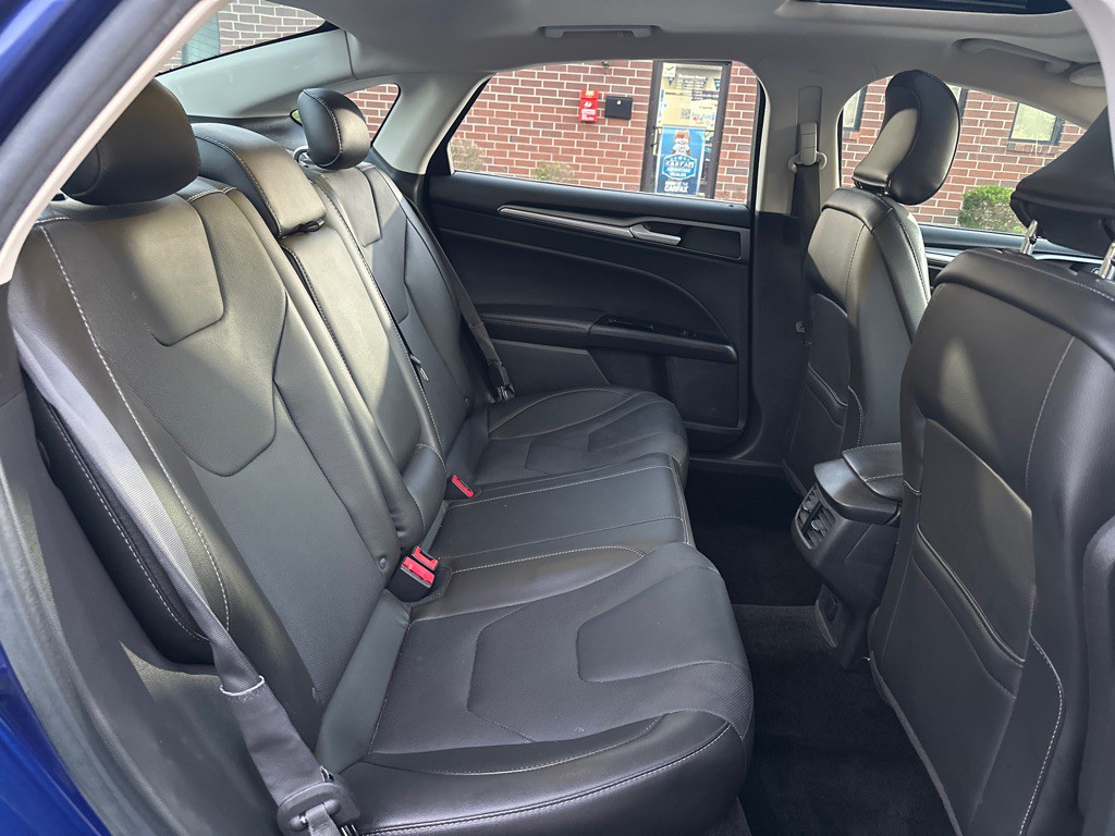 2016 Ford Fusion Image 17