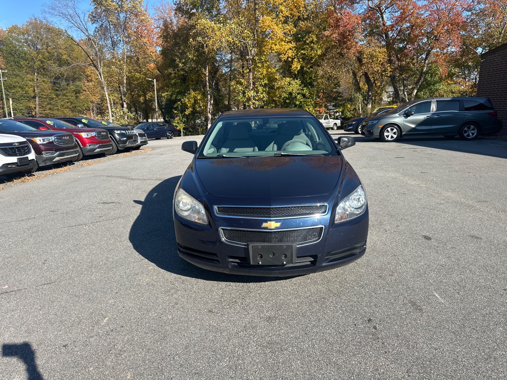 2011 Chevrolet Malibu Image 2