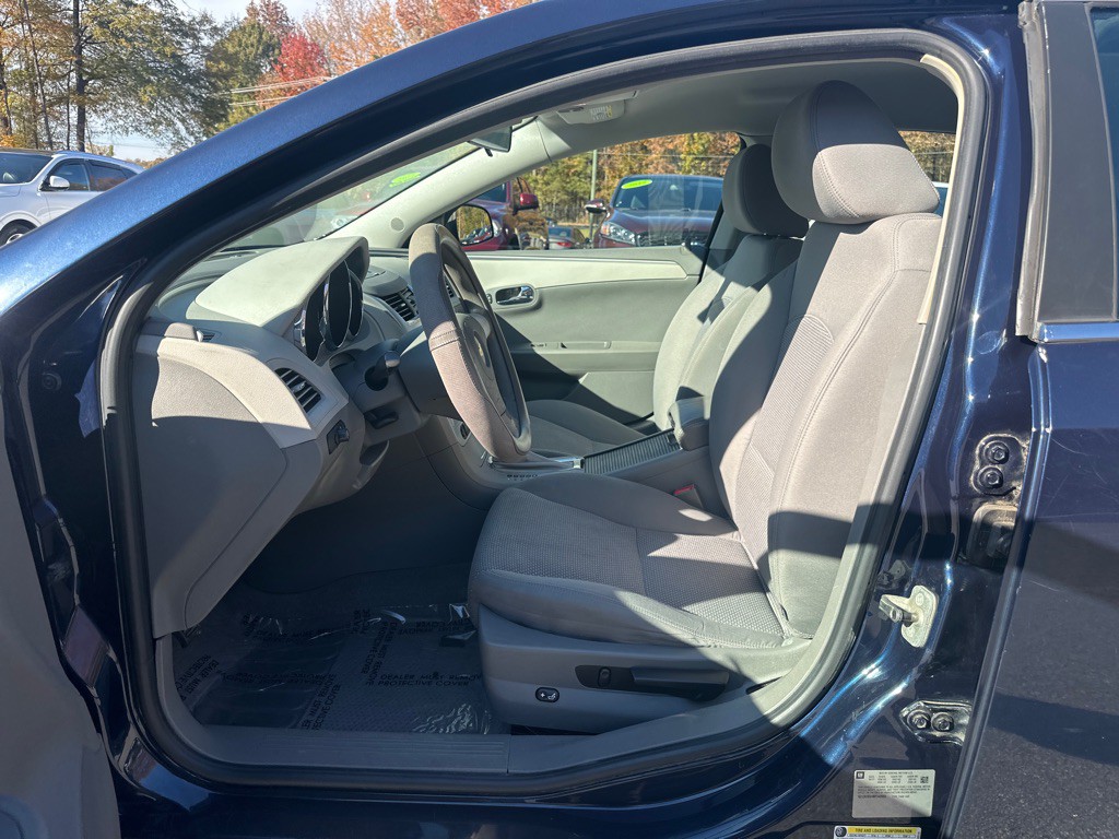 2011 Chevrolet Malibu Image 11