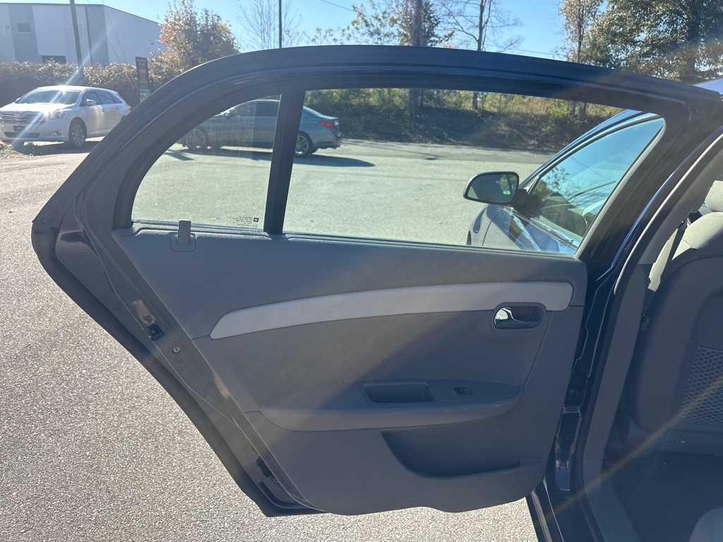 2011 Chevrolet Malibu Image 15