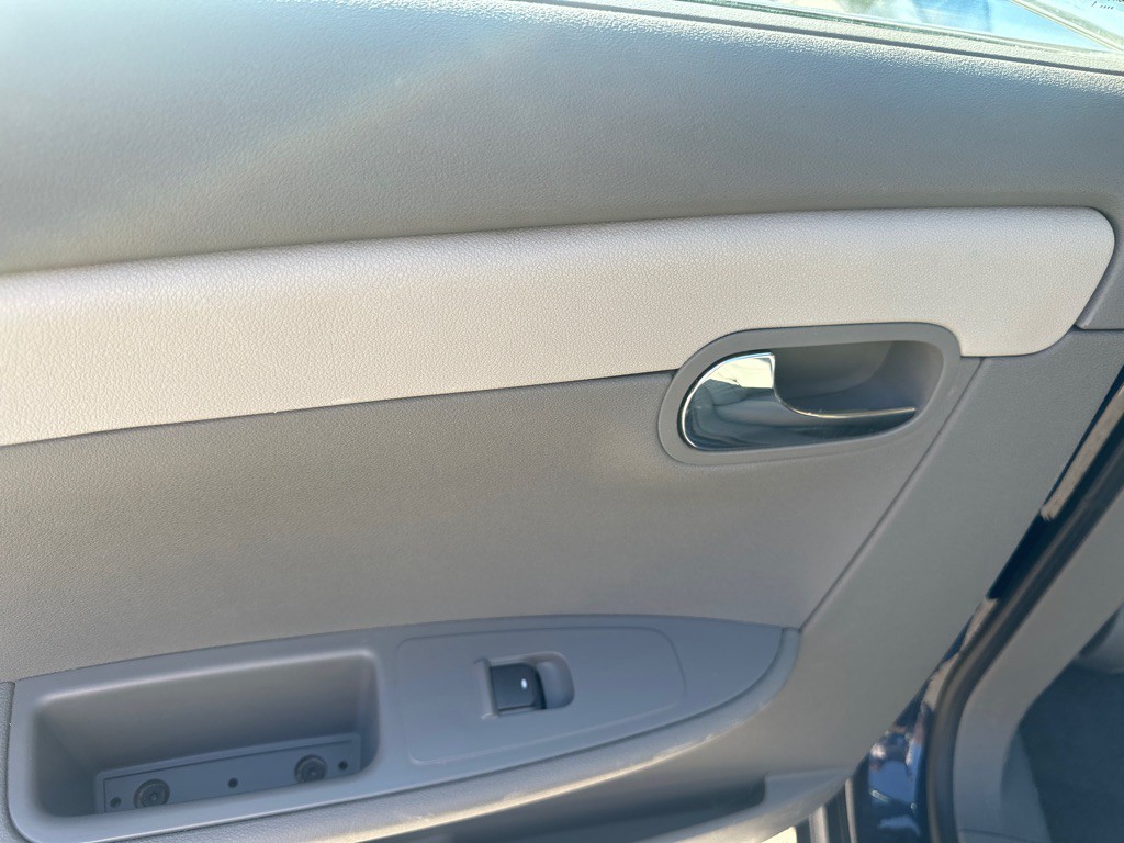 2011 Chevrolet Malibu Image 16