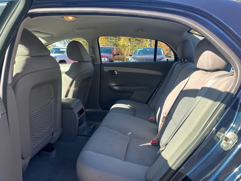 2011 Chevrolet Malibu Image 17