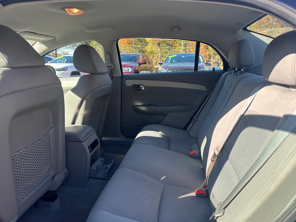 2011 Chevrolet Malibu Image 18