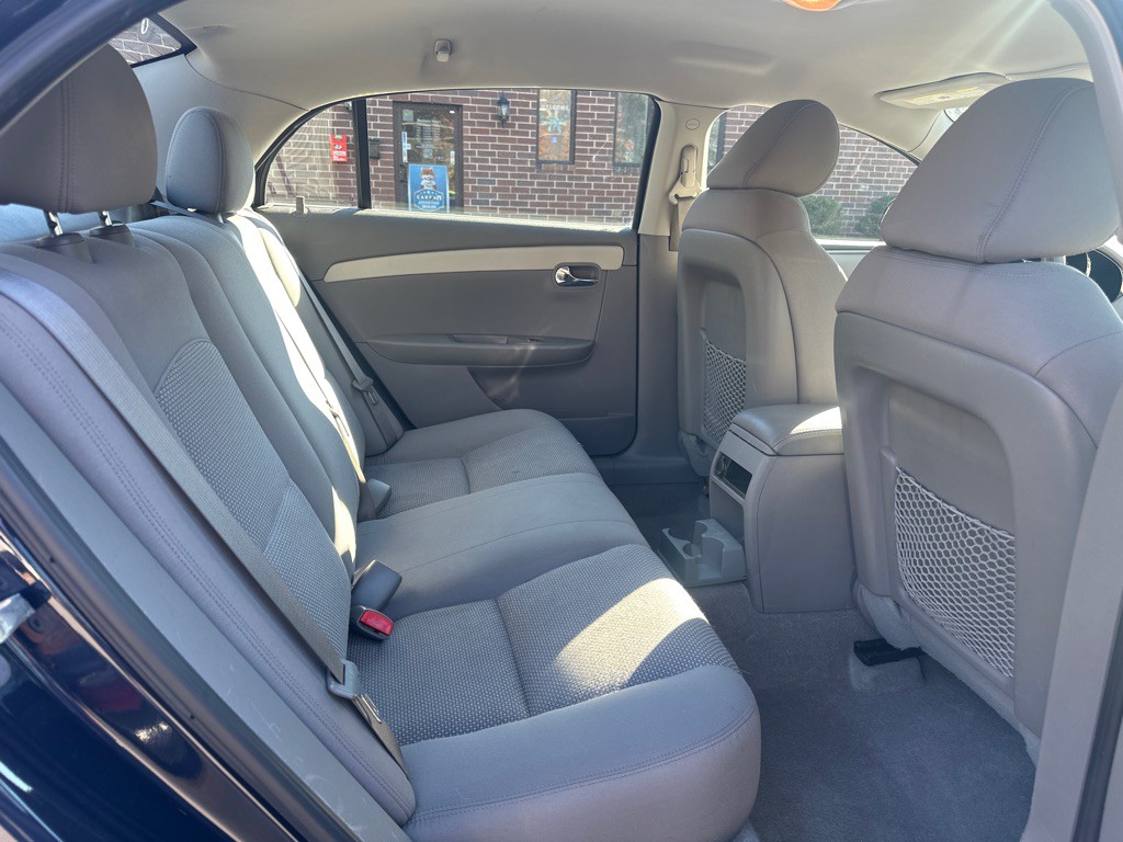 2011 Chevrolet Malibu Image 22