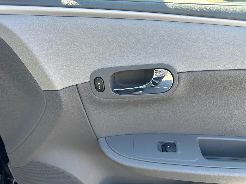 2011 Chevrolet Malibu Image 25