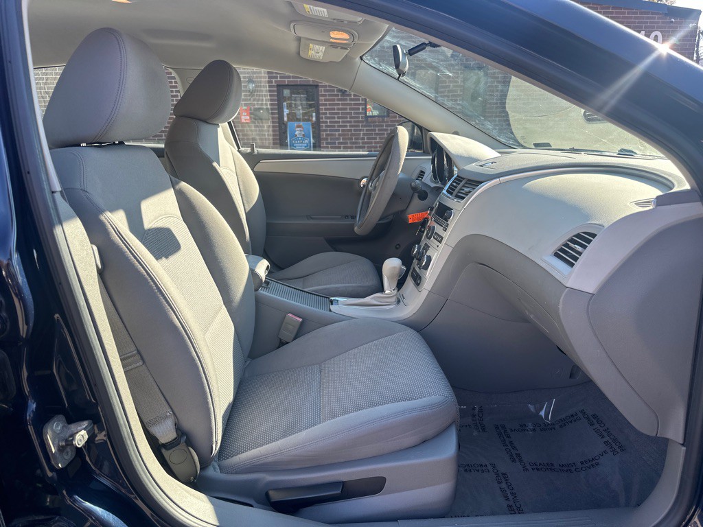 2011 Chevrolet Malibu Image 26