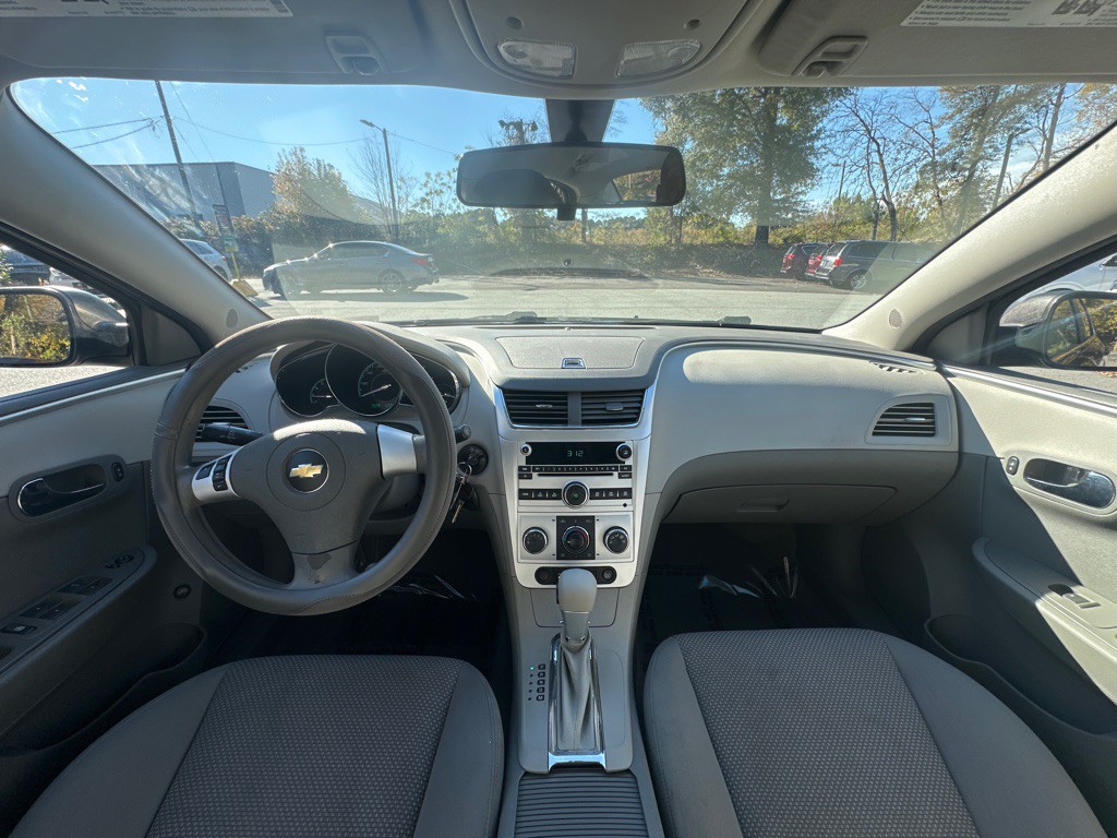 2011 Chevrolet Malibu Image 30