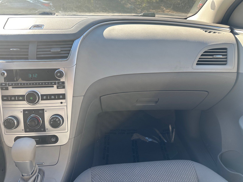 2011 Chevrolet Malibu Image 31