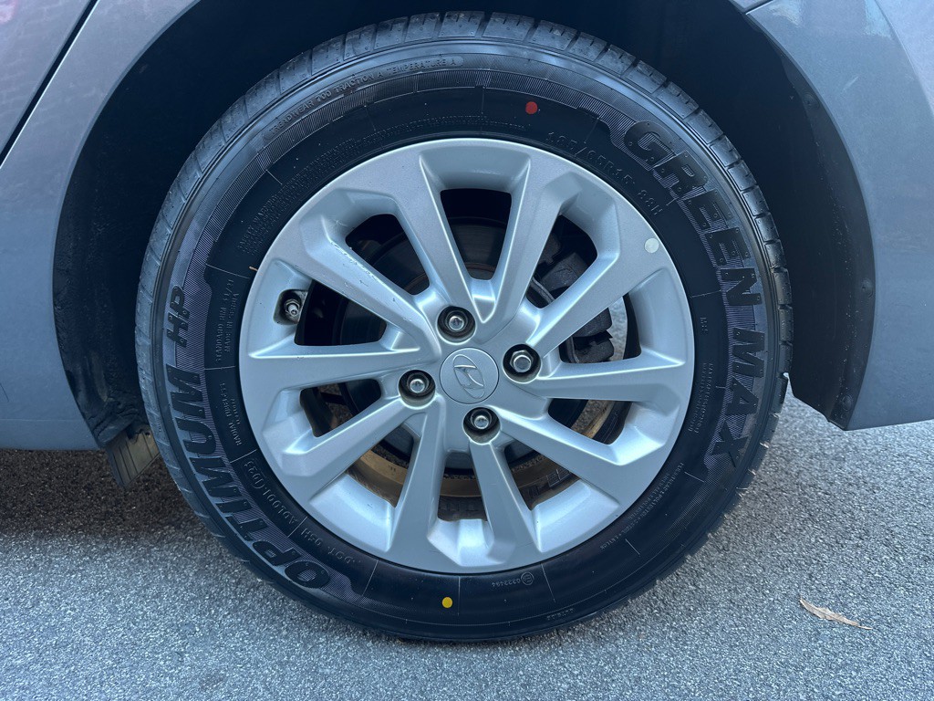 2020 Hyundai Accent Image 30