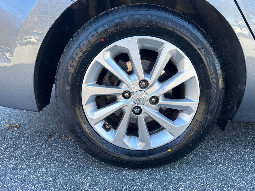 2020 Hyundai Accent Image 31