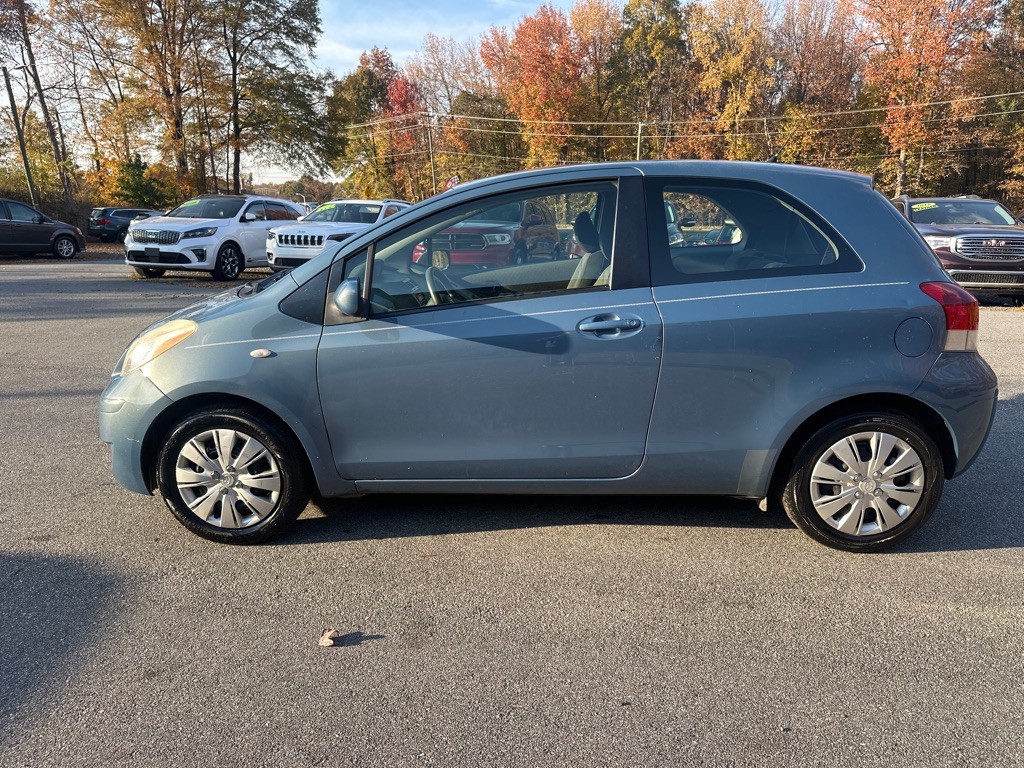 2010 Toyota Yaris Image 3