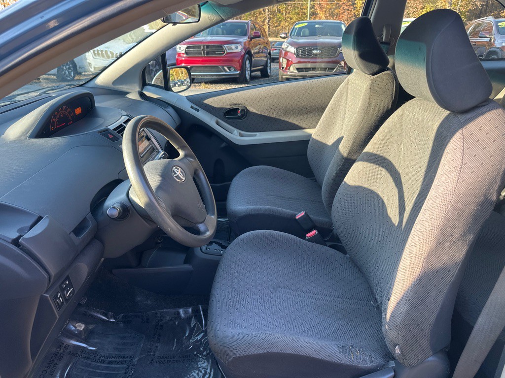2010 Toyota Yaris Image 9