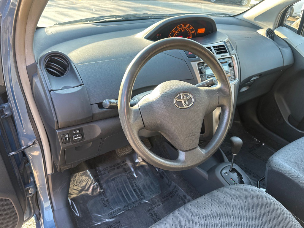 2010 Toyota Yaris Image 10
