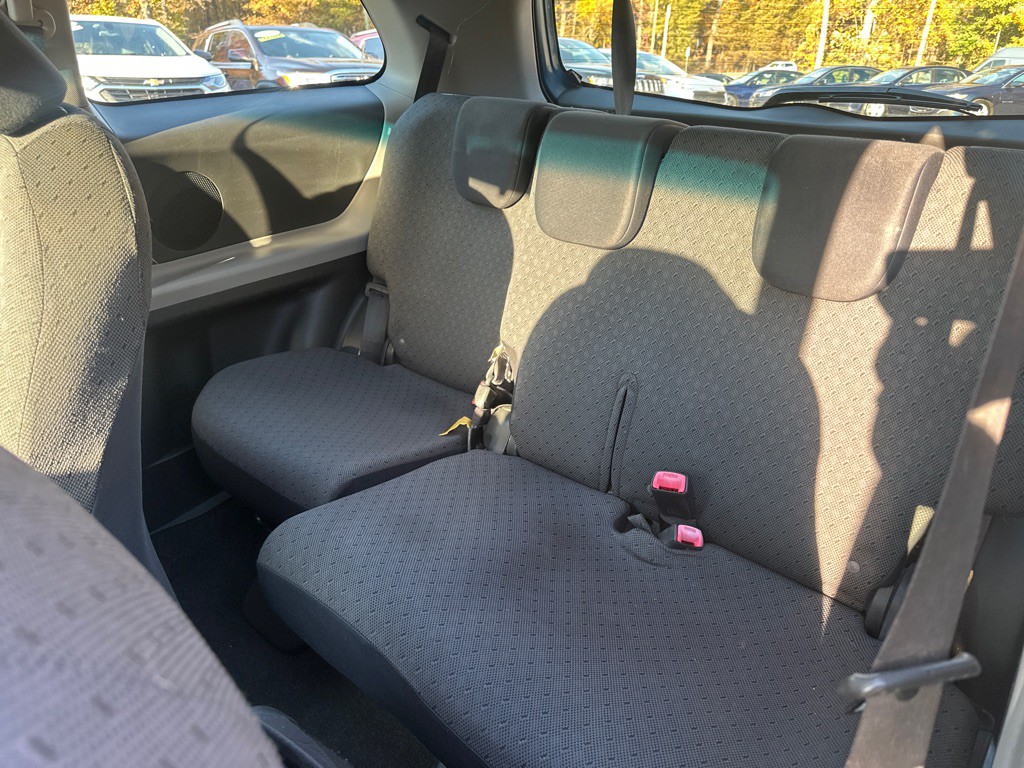 2010 Toyota Yaris Image 11