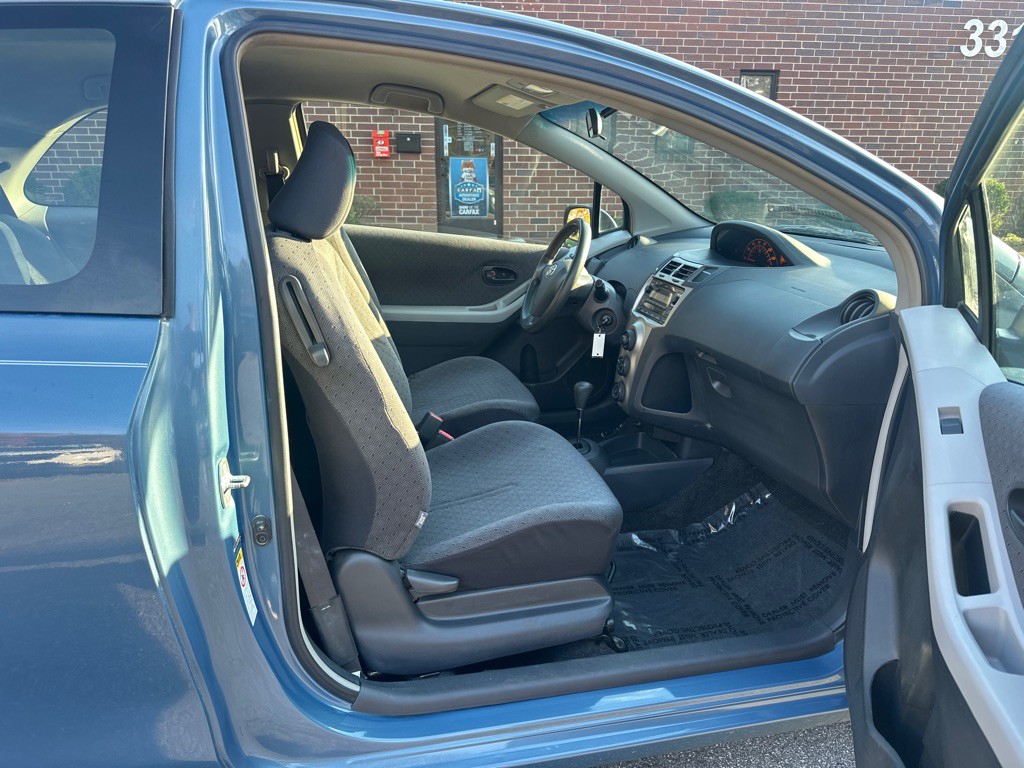 2010 Toyota Yaris Image 12