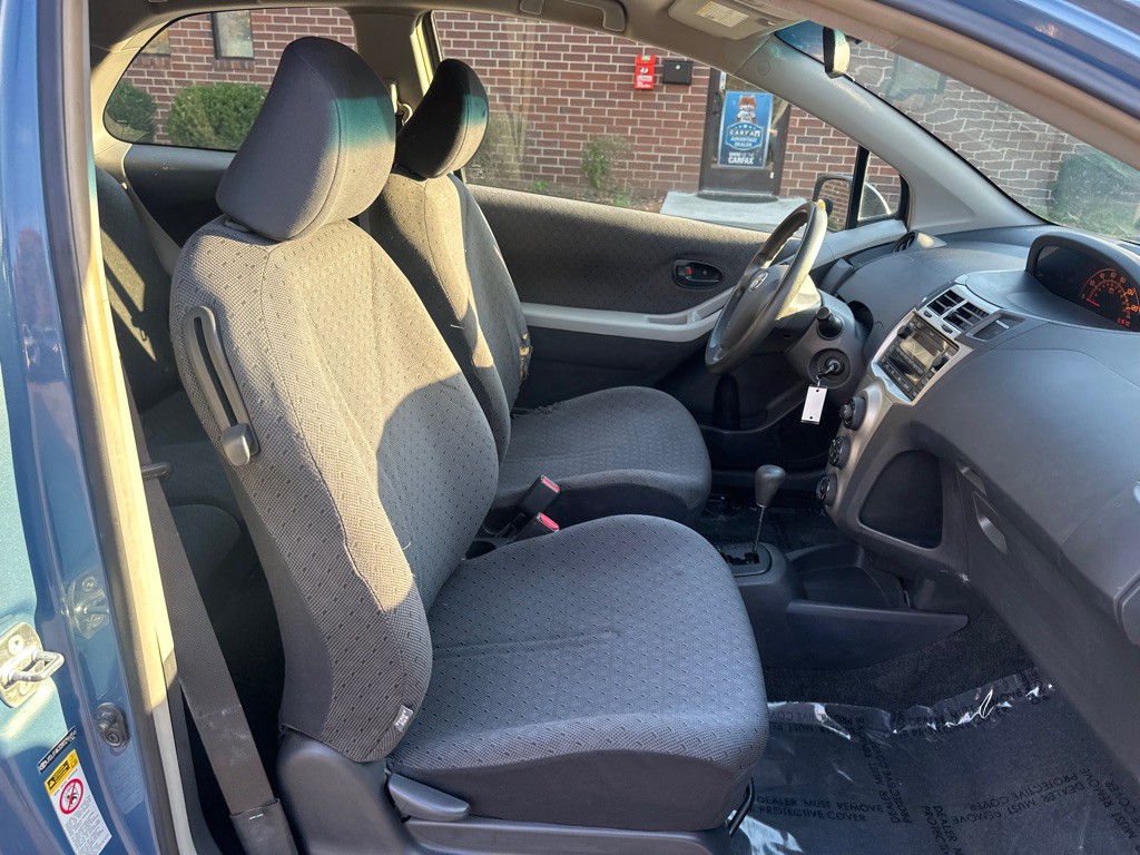2010 Toyota Yaris Image 13