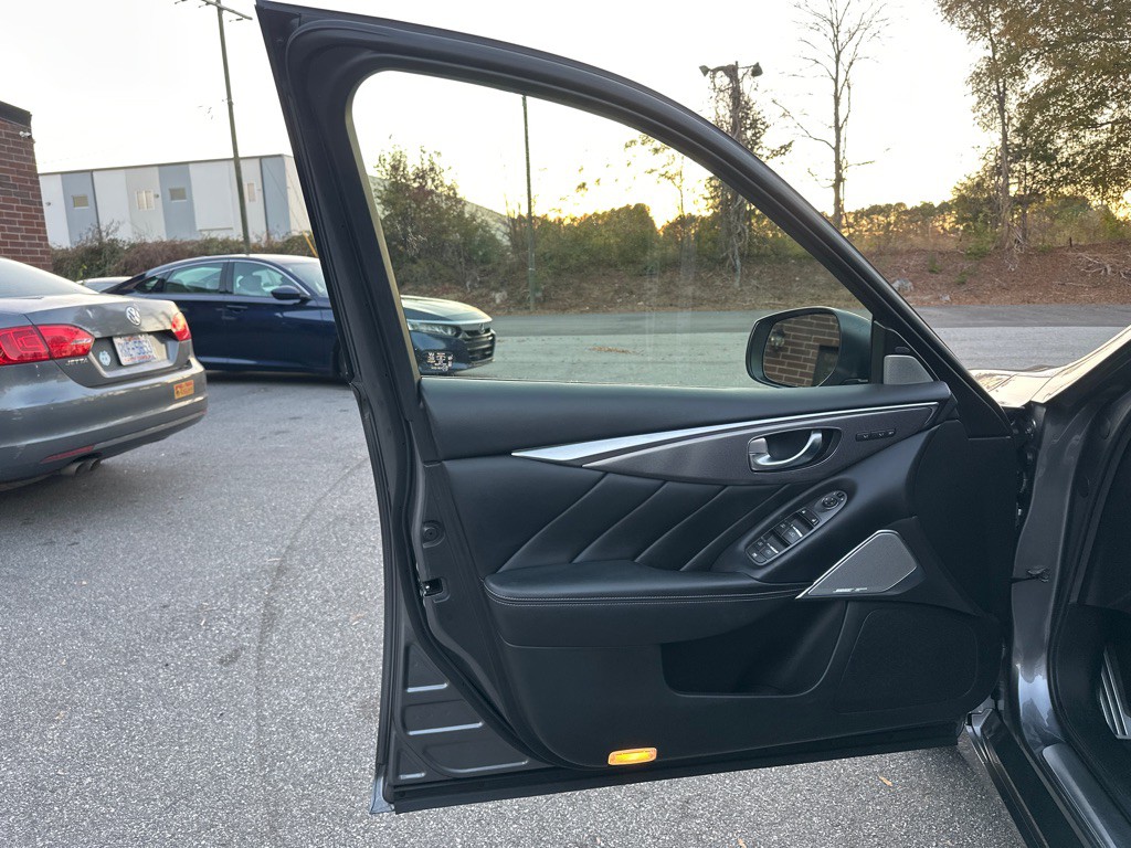 2017 INFINITI Q50 Image 9