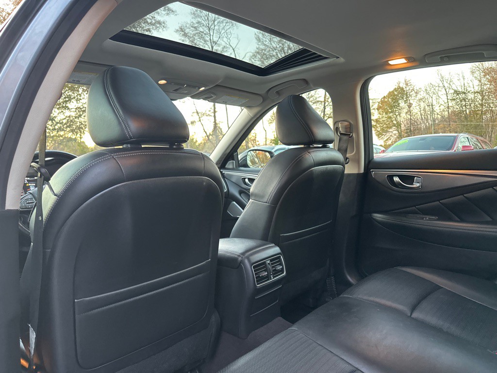 2017 INFINITI Q50 Image 17