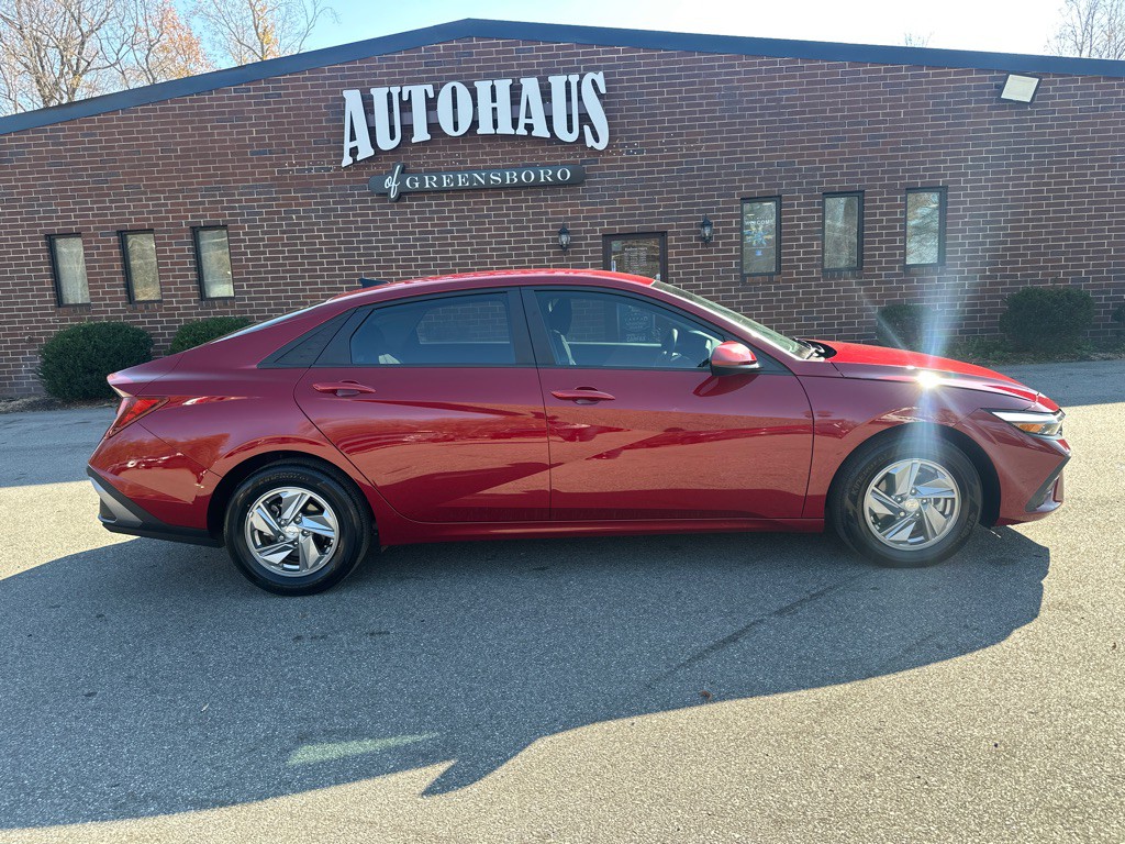 2024 Hyundai Elantra Image 7