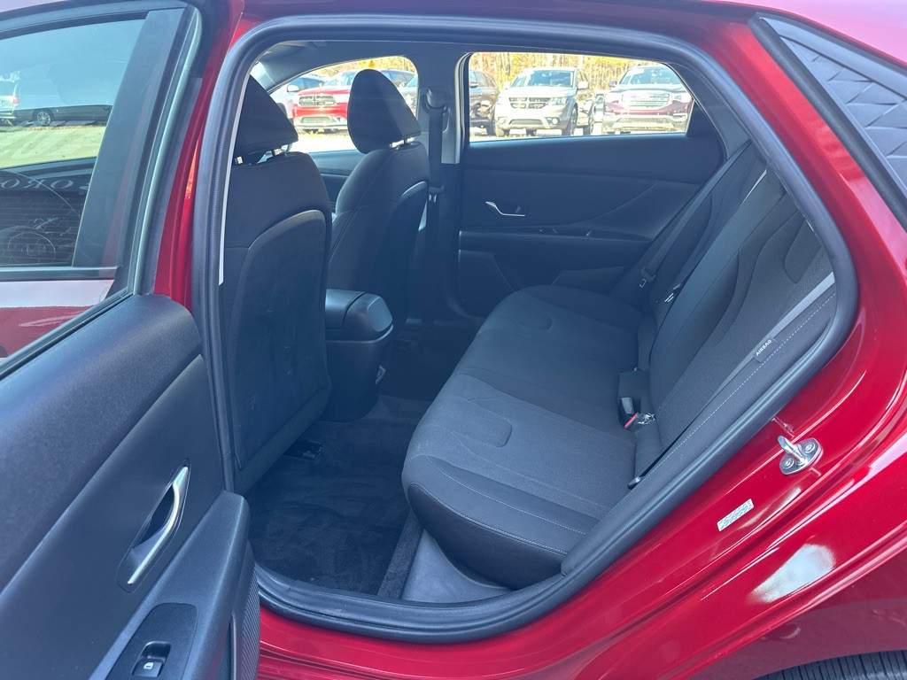 2024 Hyundai Elantra Image 11
