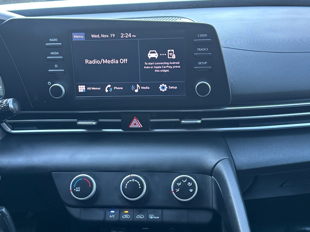 2024 Hyundai Elantra Image 24