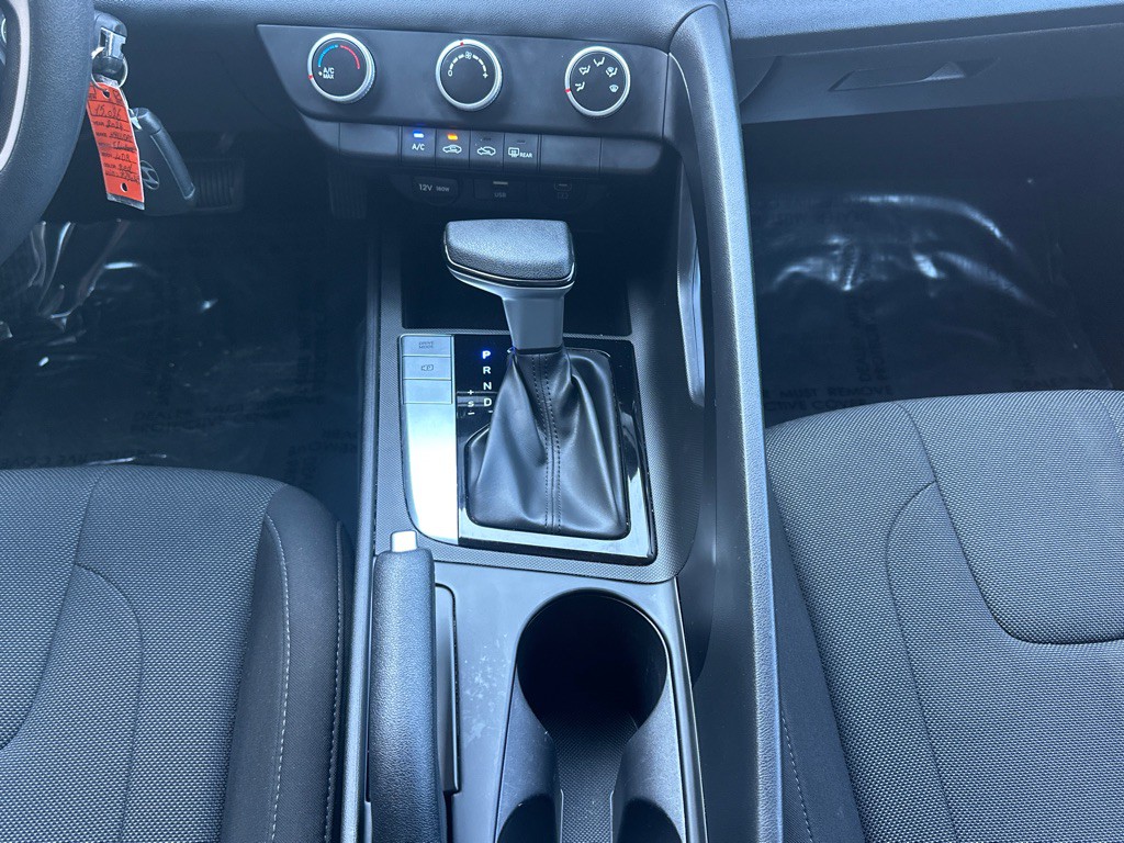 2024 Hyundai Elantra Image 30