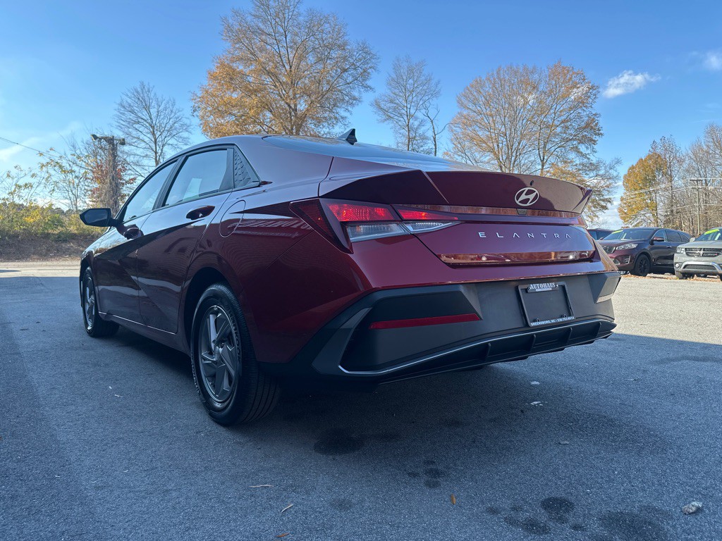 2024 Hyundai Elantra Image 38