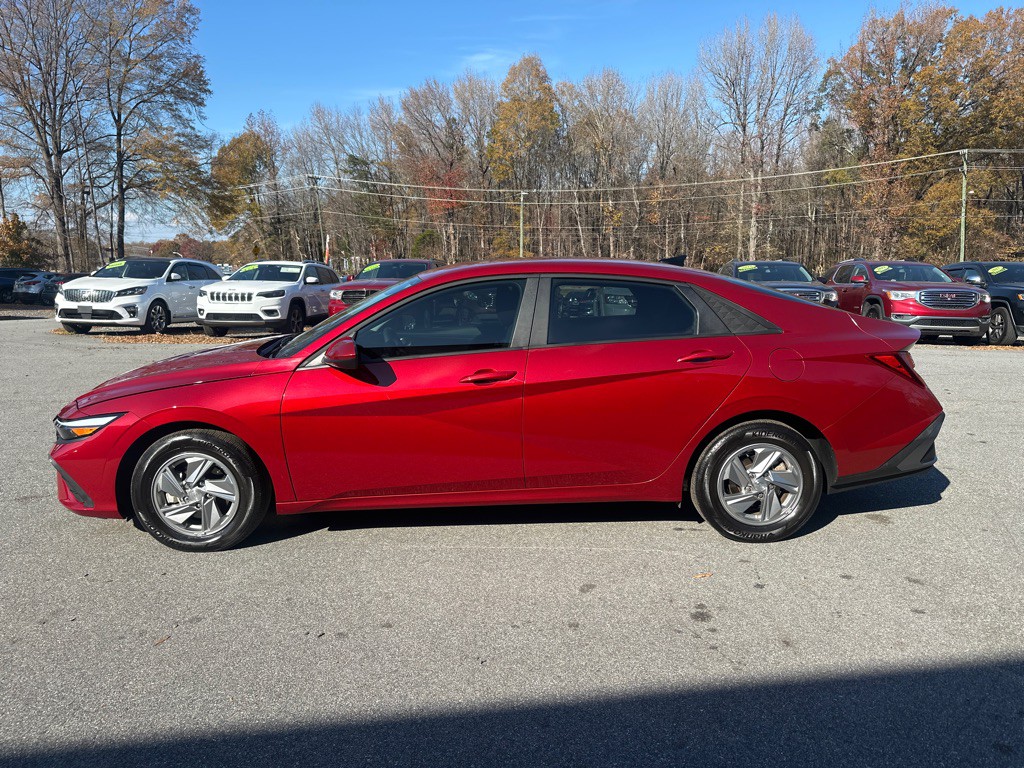 2024 Hyundai Elantra Image 3