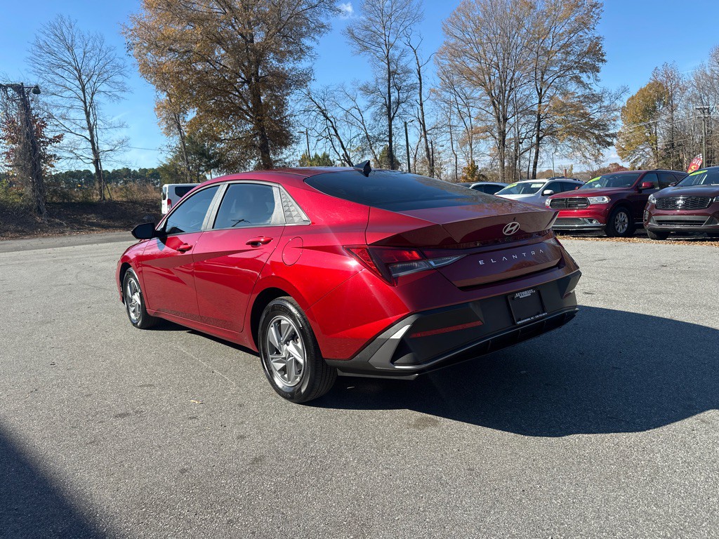 2024 Hyundai Elantra Image 4