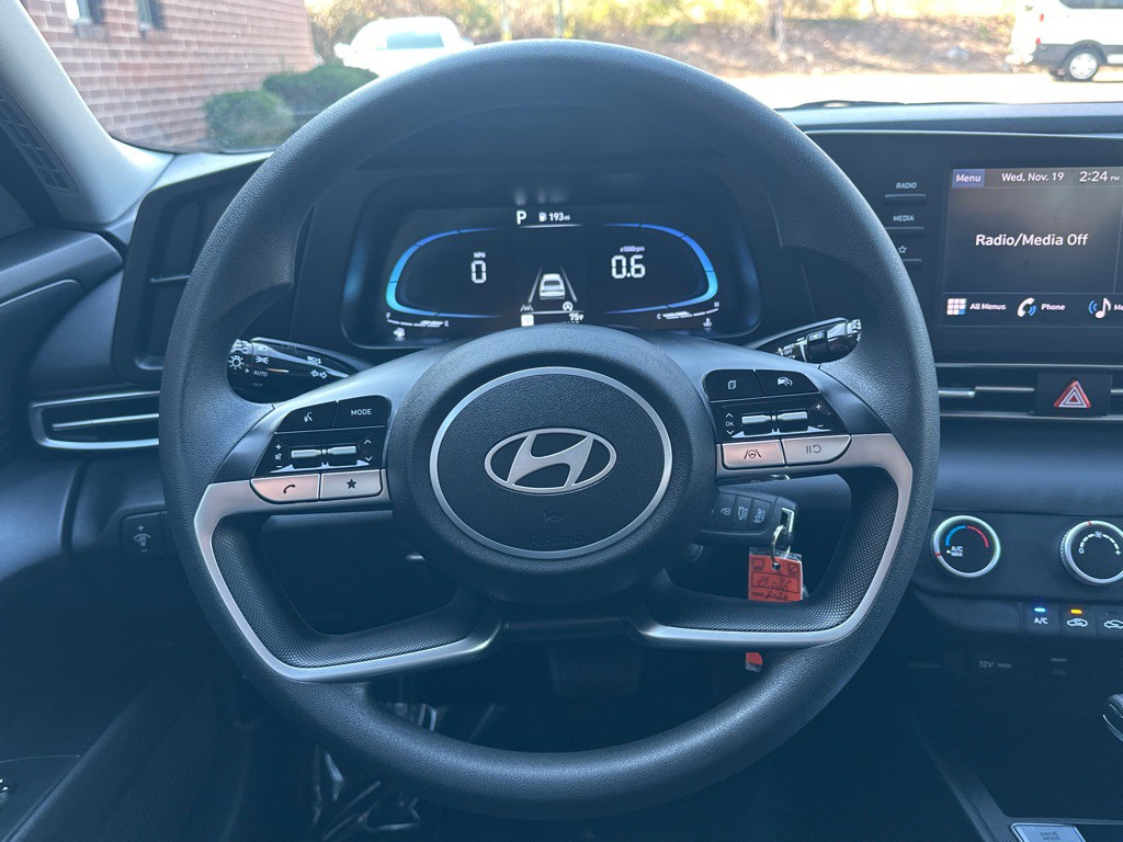 2024 Hyundai Elantra Image 21