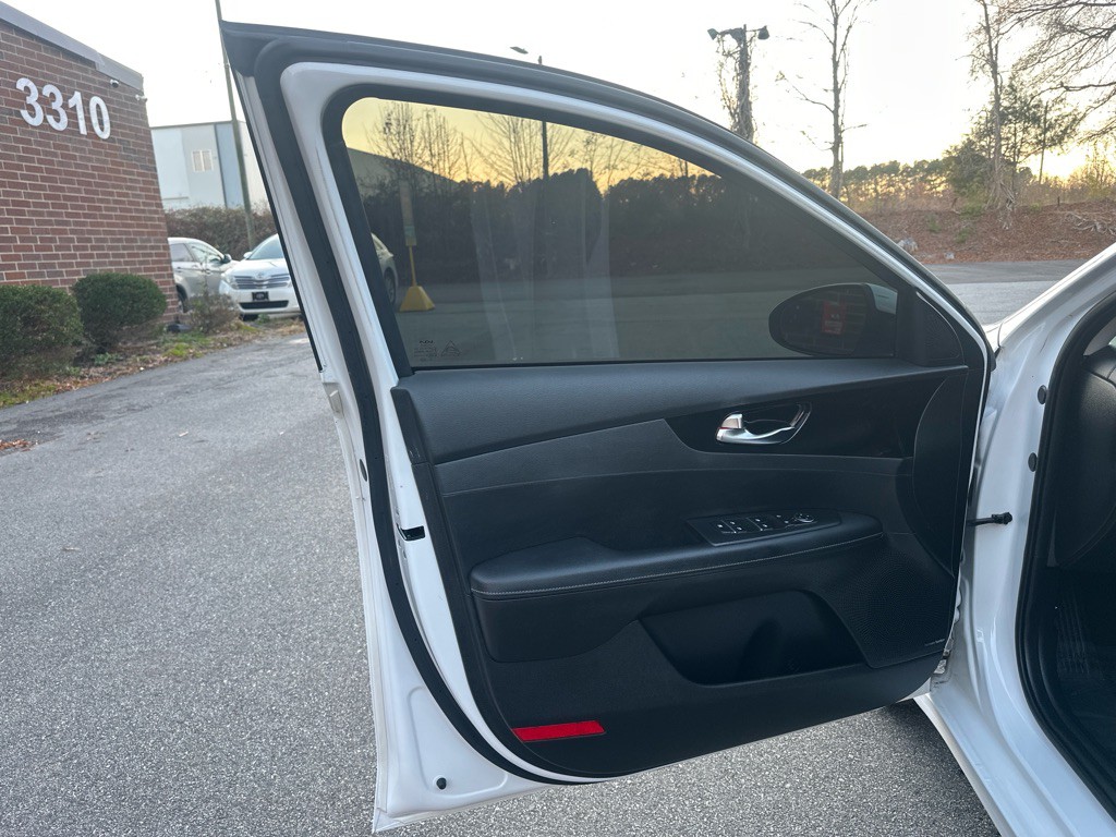 2021 Kia Forte Image 9