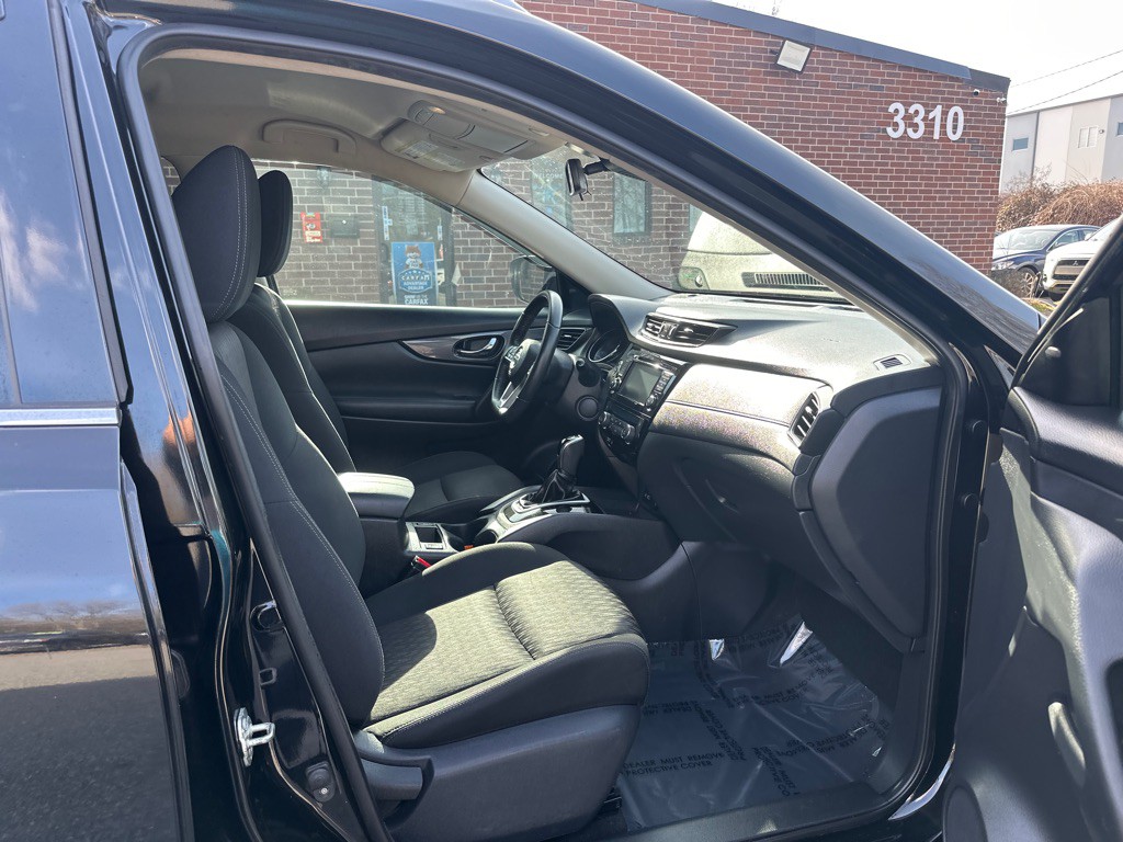 2020 Nissan Rogue Image 18