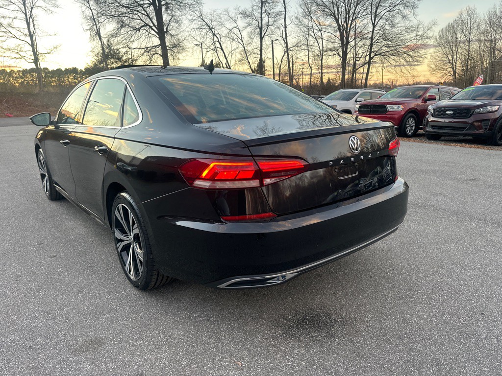 2021 Volkswagen Passat Image 4