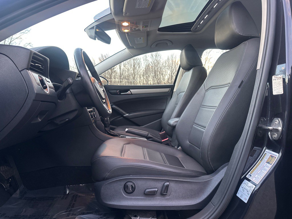 2021 Volkswagen Passat Image 10