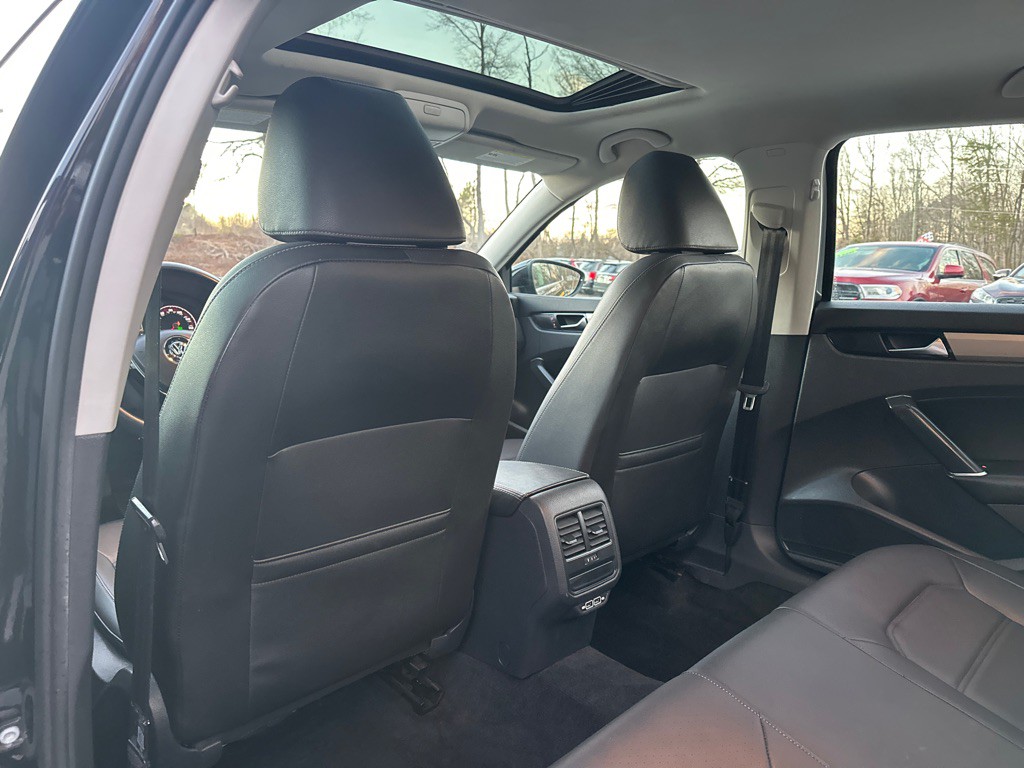 2021 Volkswagen Passat Image 14