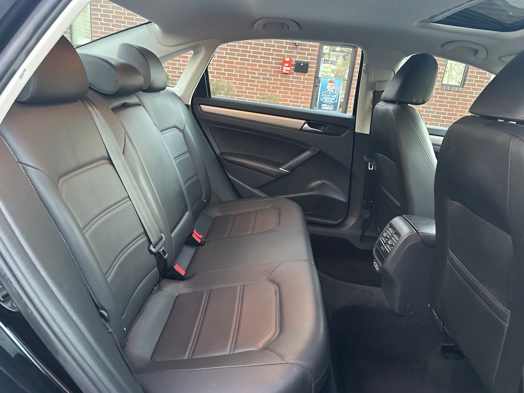 2021 Volkswagen Passat Image 16