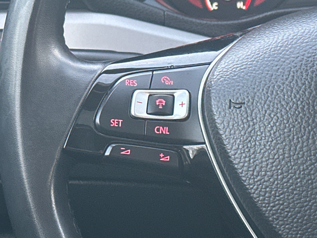 2021 Volkswagen Passat Image 24