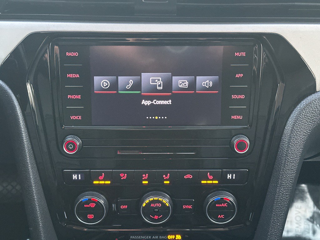 2021 Volkswagen Passat Image 25