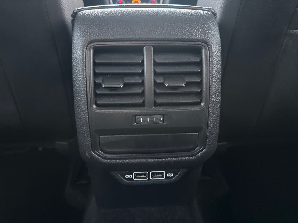 2021 Volkswagen Passat Image 32