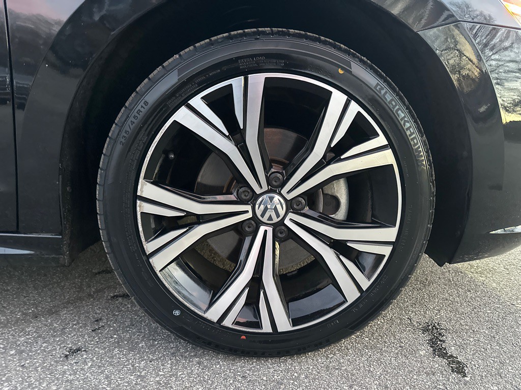 2021 Volkswagen Passat Image 40