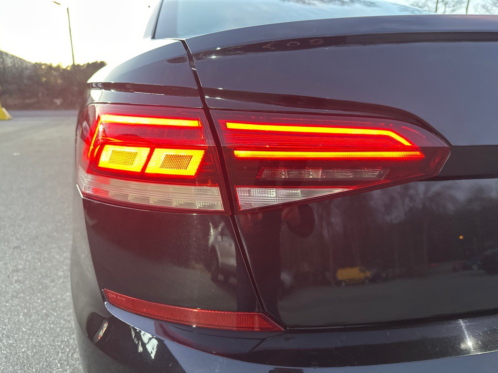 2021 Volkswagen Passat Image 45