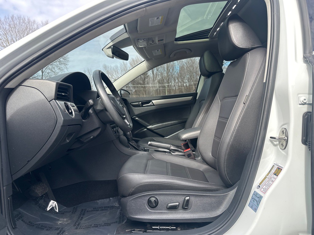 2021 Volkswagen Passat Image 10