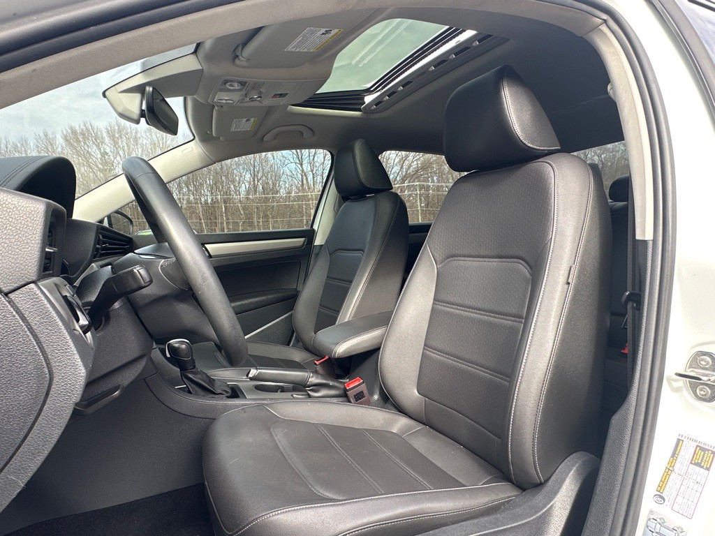 2021 Volkswagen Passat Image 13