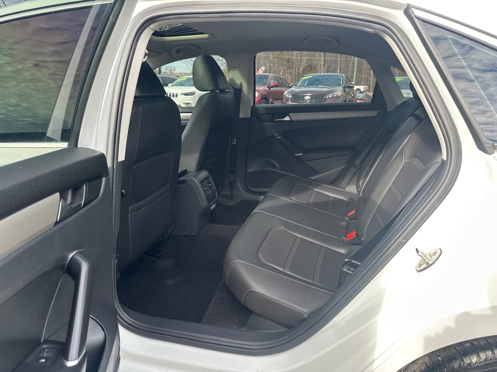 2021 Volkswagen Passat Image 14