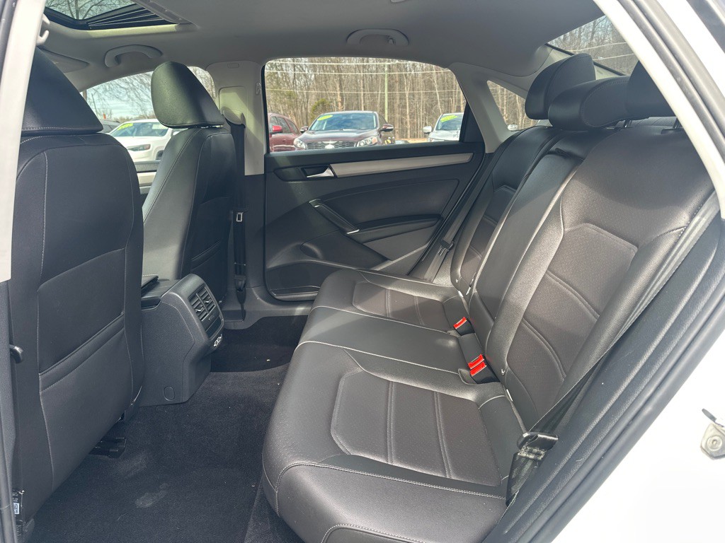 2021 Volkswagen Passat Image 15