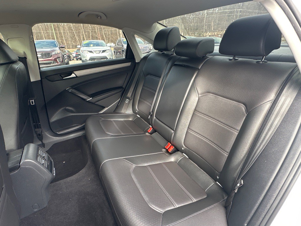 2021 Volkswagen Passat Image 17