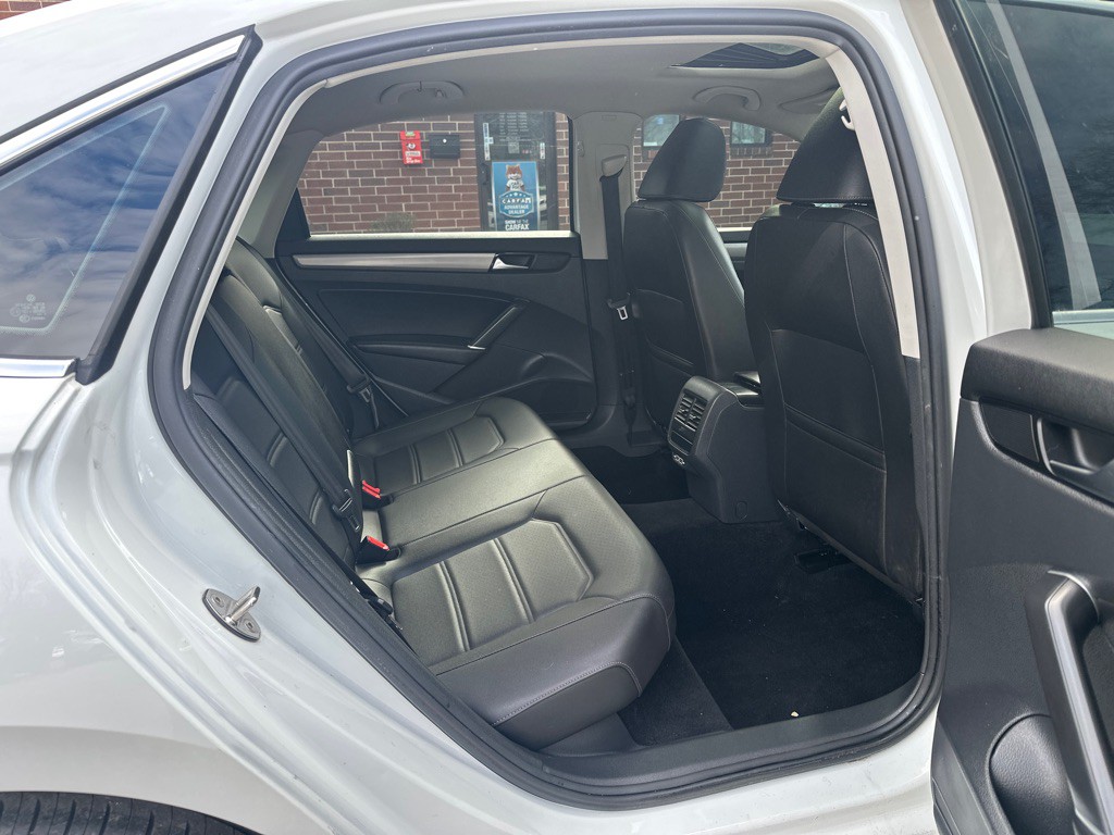 2021 Volkswagen Passat Image 18