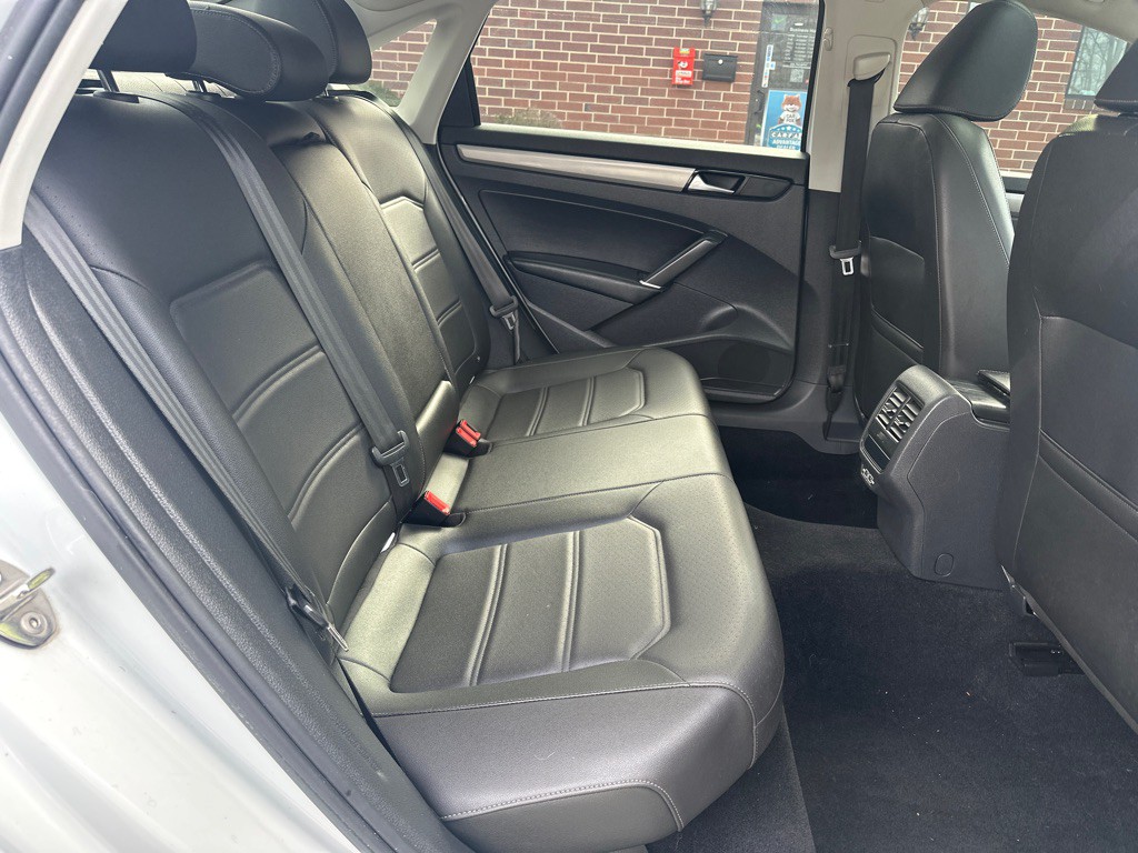 2021 Volkswagen Passat Image 19