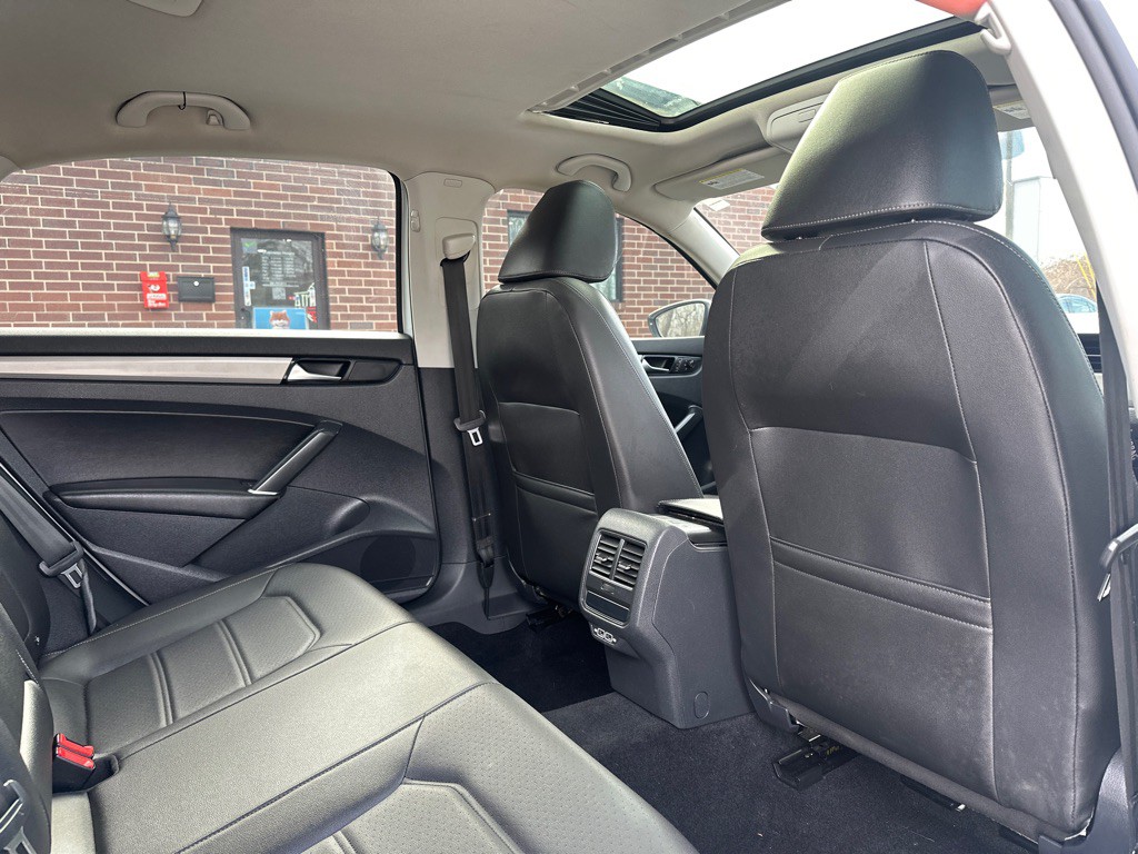 2021 Volkswagen Passat Image 20