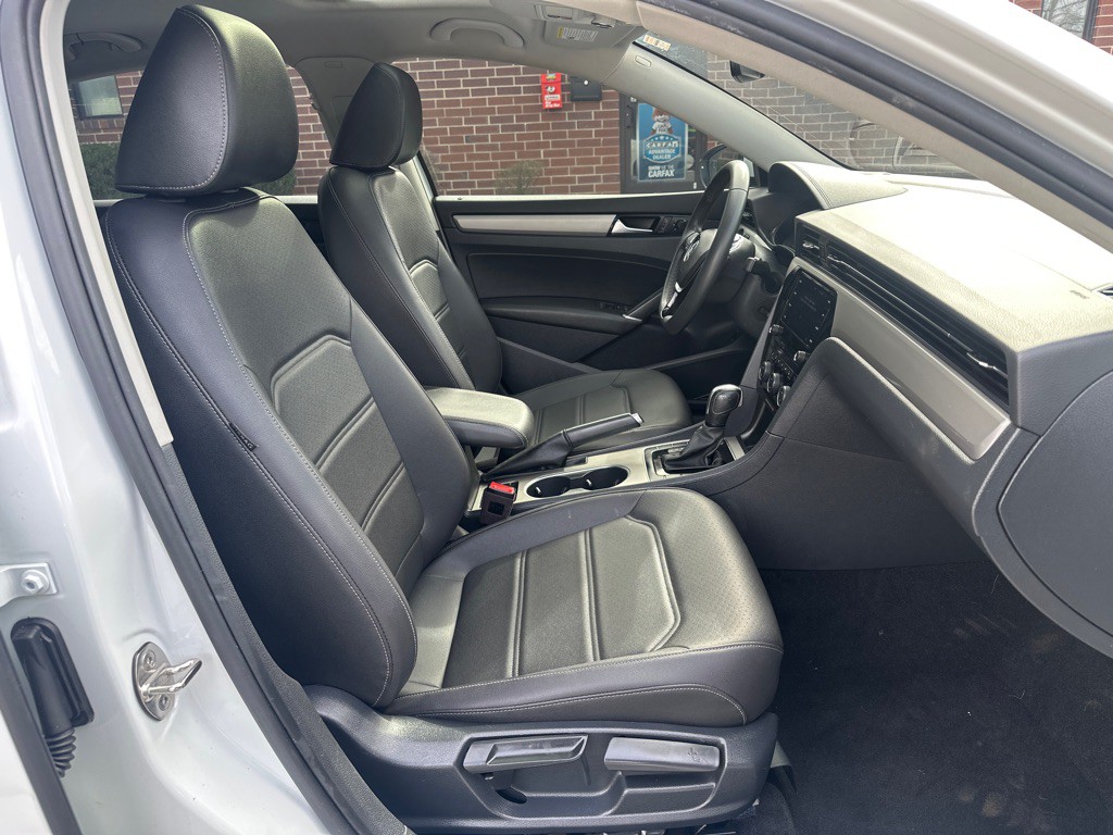 2021 Volkswagen Passat Image 21